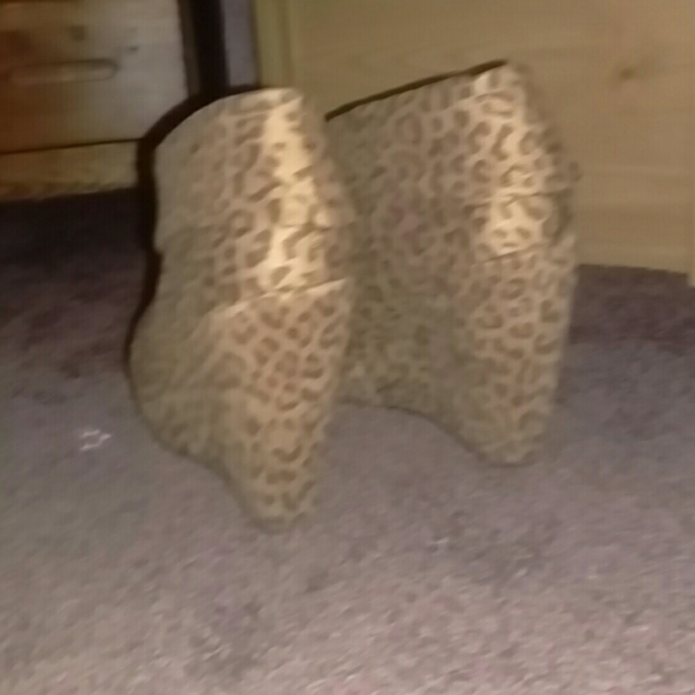 Shoes - Picture 3 of 4